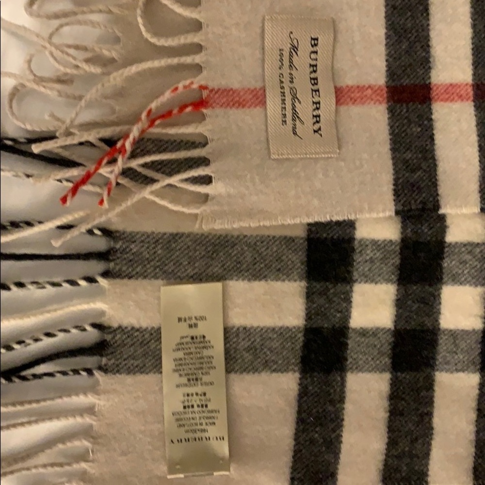Burberry 100% cashmere scarf
